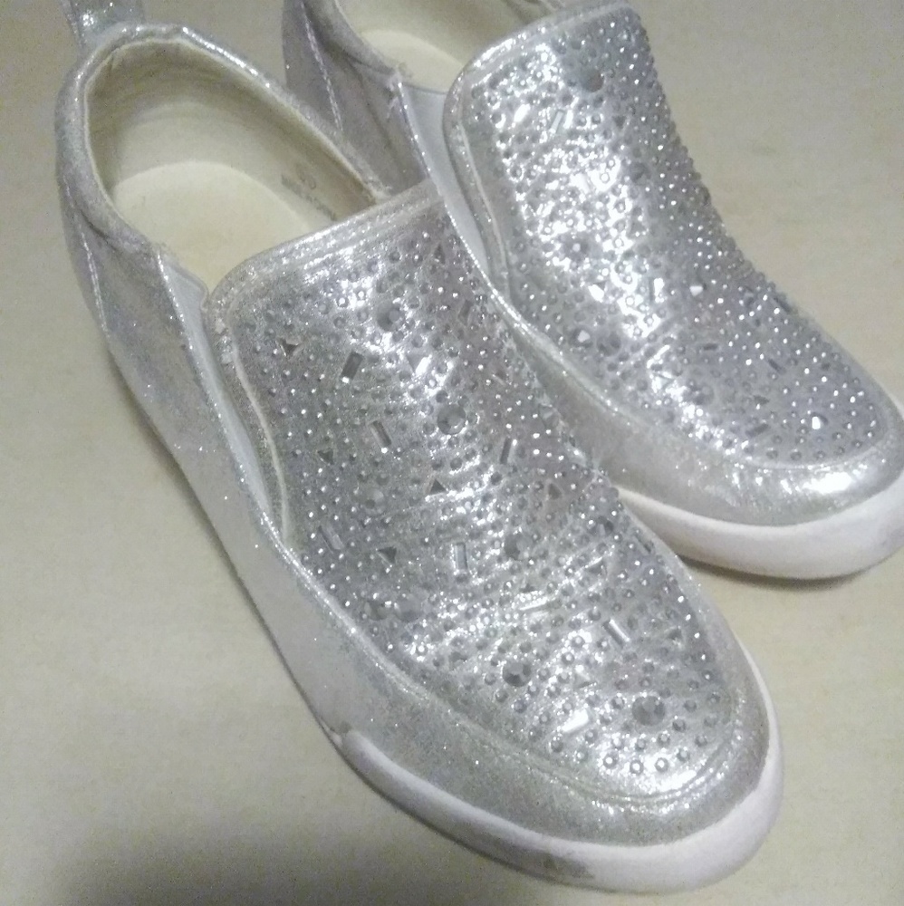 Wedge tennis shoes